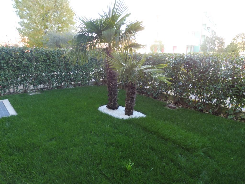 Residence Elisa Piano Terra Con Giardino E Posto Spiaggia Incluso Caorle Pokój zdjęcie